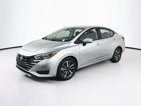 Used 2025 Nissan Versa SV FWD image 3