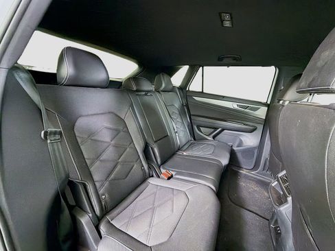 Used 2025 Volkswagen Atlas Cross Sport SE image 31