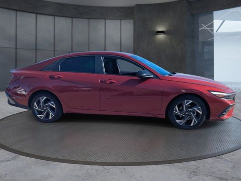 Used 2025 Hyundai Elantra Sport w/ Cargo Package image 7