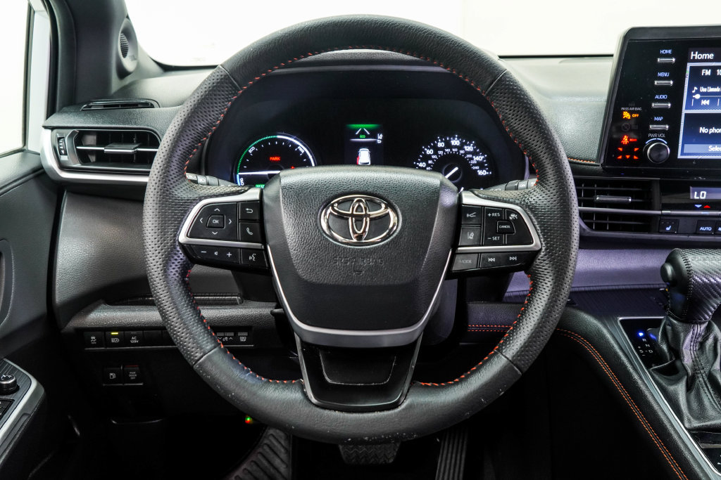 Used 2024 Toyota Sienna XSE w/ XSE Plus Package AWD/4WD image 22
