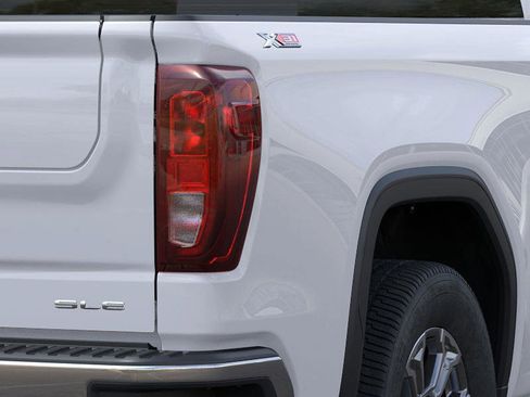 New 2026 GMC Sierra 1500 SLE image 11