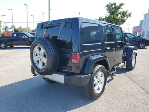 Used 2012 Jeep Wrangler Unlimited Sahara w/ Dual Top Group AWD/4WD image 4