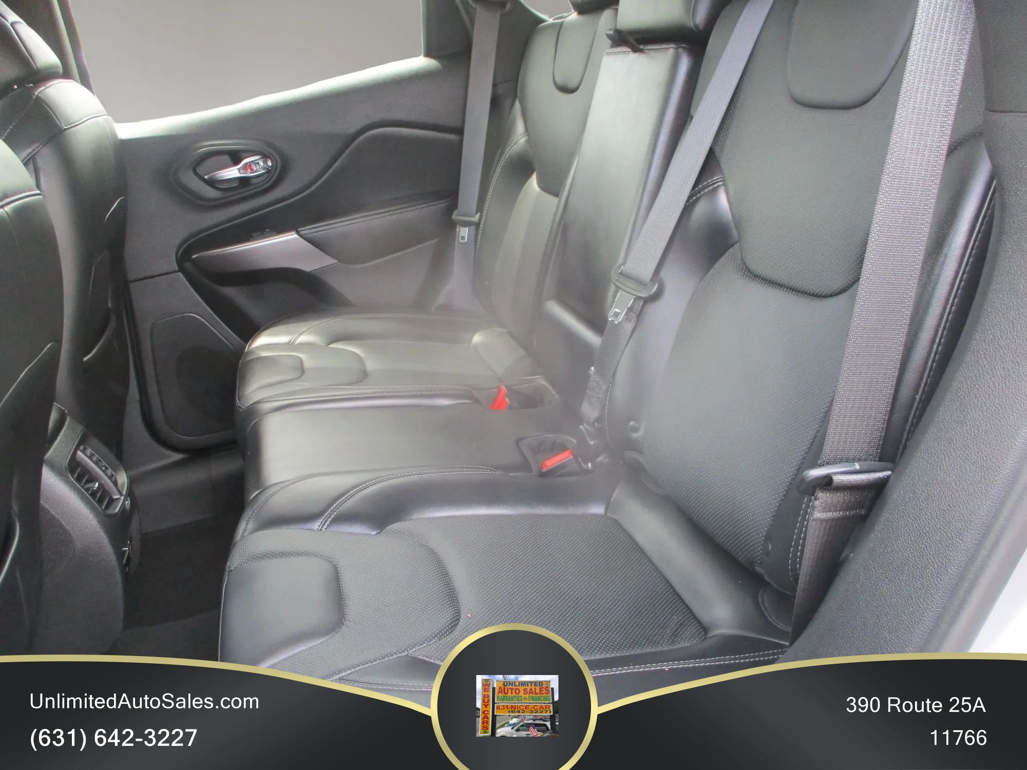 Used 2019 Jeep Cherokee Limited AWD/4WD image 6