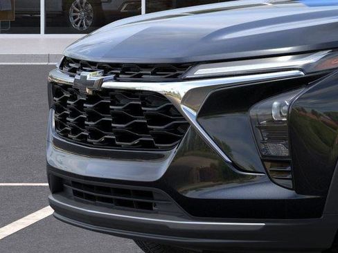 New 2025 Chevrolet Trax LT w/ Driver Confidence Package FWD image 13