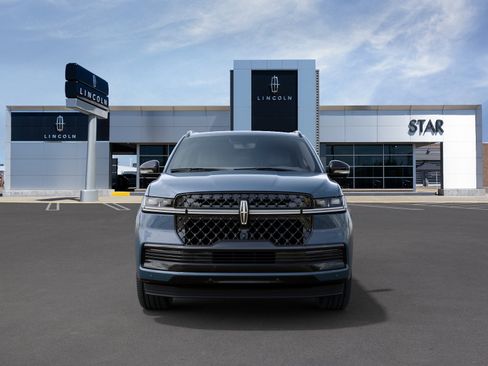 New 2027 Lincoln Navigator Reserve w/ Jet Appearance Package AWD/4WD image 3