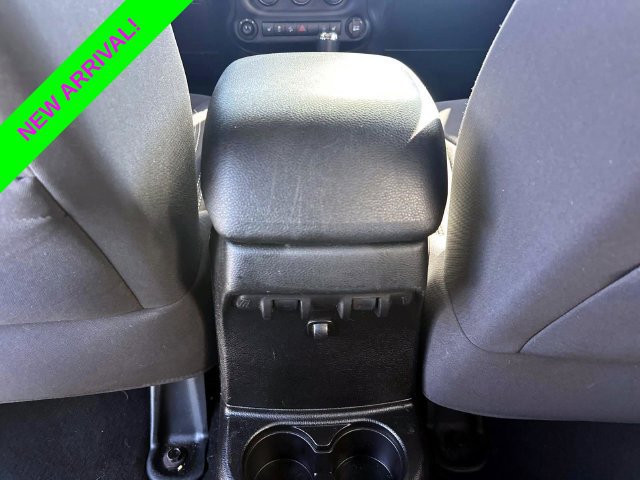 Used 2013 Jeep Wrangler Unlimited Sahara w/ Dual Top Group AWD/4WD image 9