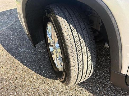 Used 2021 Chevrolet Traverse LT image 56