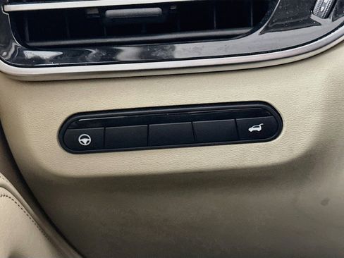 Used 2023 INFINITI QX60 Luxe w/ Performance Audio Package FWD image 16