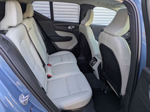 Used 2024 Volvo XC40 B5 Plus w/ Protection Package Premier image 31