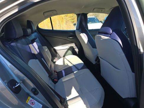 Used 2019 Lexus UX 250h image 18