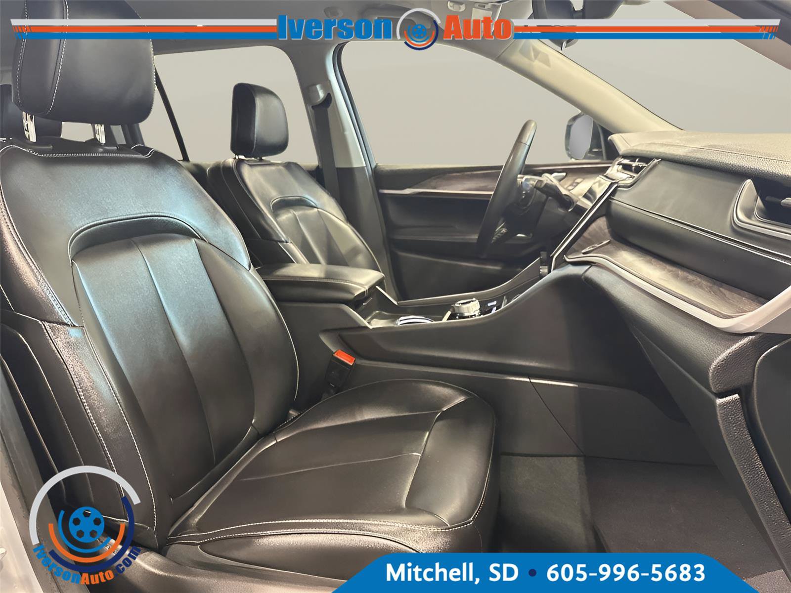 Used 2024 Jeep Grand Cherokee Limited AWD/4WD image 37
