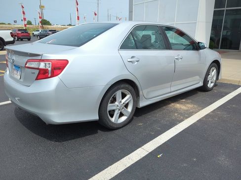 Used 2014 Toyota Camry SE FWD image 4