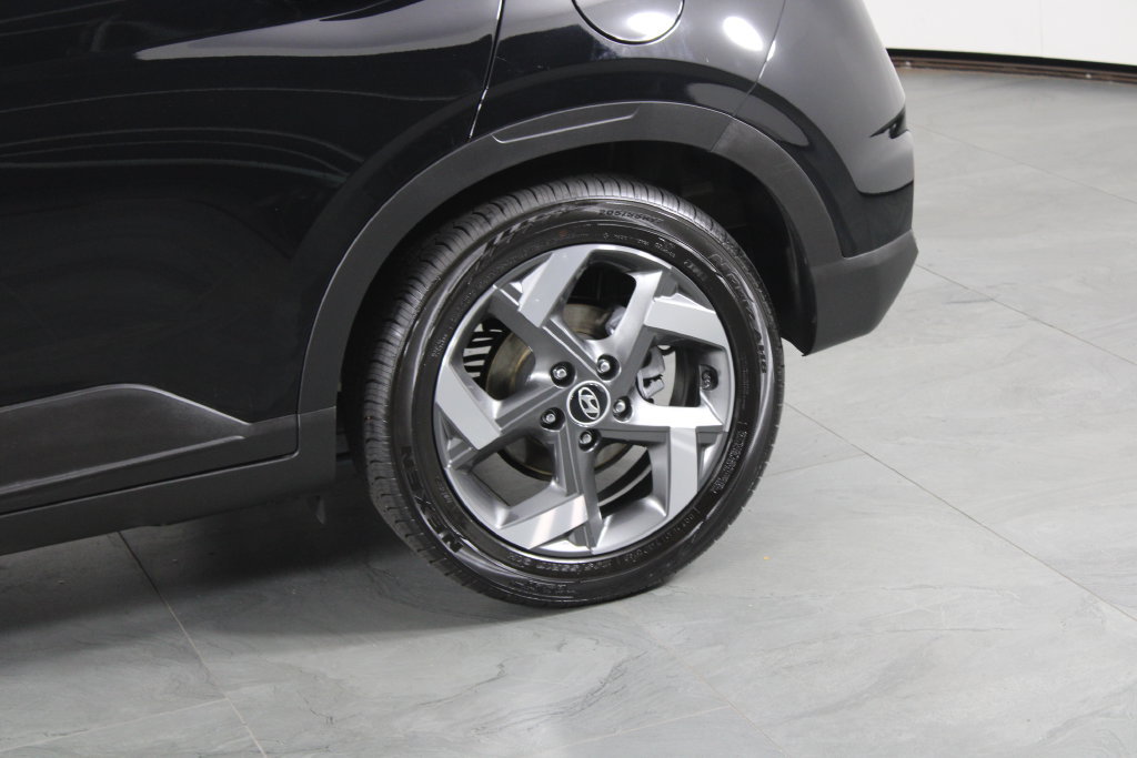 Certified 2026 Hyundai Venue SEL FWD image 15