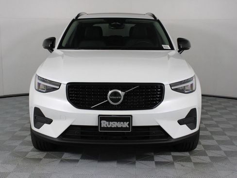 New 2026 Volvo XC40 B5 Core image 2