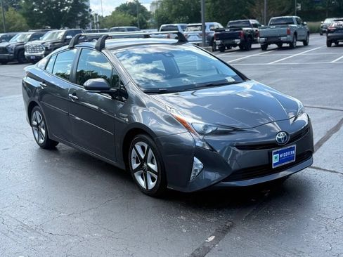 Used 2016 Toyota Prius Three Touring FWD image 11