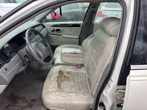 Used 2000 Lincoln Town Car Signature image 12