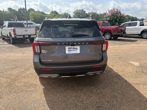 New 2026 Ford Explorer Active w/ Active Comfort Package RWD image 4