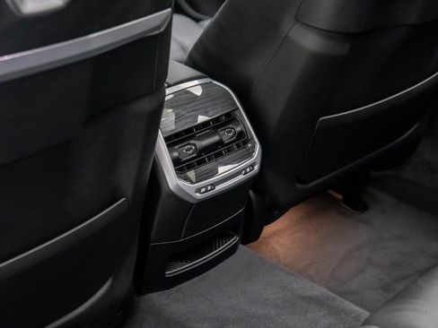 Used 2025 BMW i7 eDrive50 w/ M Sport Package image 18