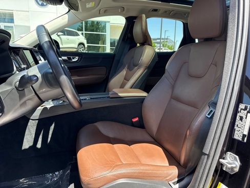 Used 2020 Volvo XC60 T6 Momentum w/ Protection Package Premier AWD/4WD image 9