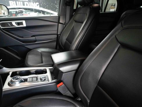 Used 2020 Ford Explorer XLT w/ Equipment Group 202A AWD/4WD image 10