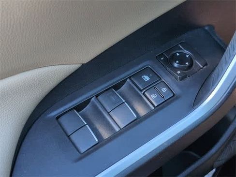 Used 2021 Toyota RAV4 XLE Premium image 39