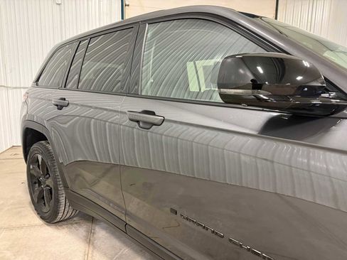 Used 2024 Jeep Grand Cherokee Limited w/ Luxury Tech Group II image 11