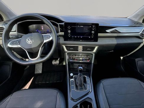 Used 2025 Volkswagen Taos SE image 7