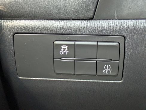 Used 2018 MAZDA MAZDA3 Touring image 28