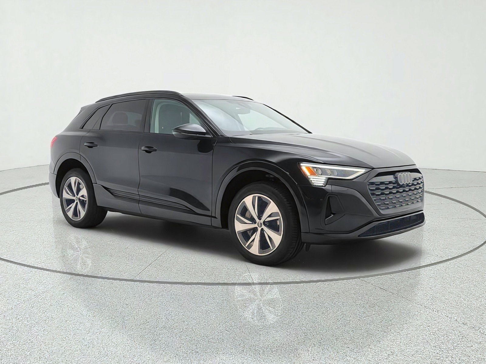 Used 2024 Audi Q8 e-tron Premium Plus AWD/4WD image 3
