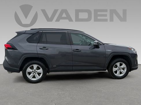 Used 2020 Toyota RAV4 XLE AWD/4WD image 5