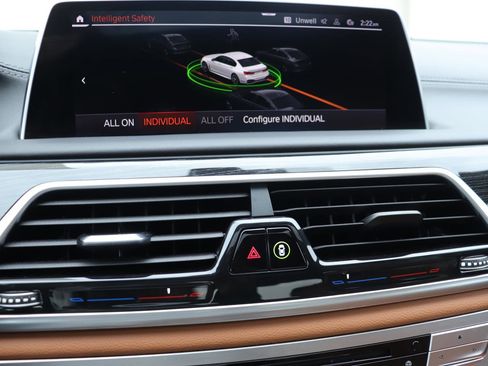 Used 2020 BMW 750i xDrive image 35