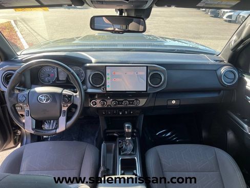 Used 2019 Toyota Tacoma TRD Sport w/ Technology Package AWD/4WD image 16