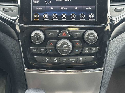 Used 2020 Jeep Grand Cherokee Altitude image 16