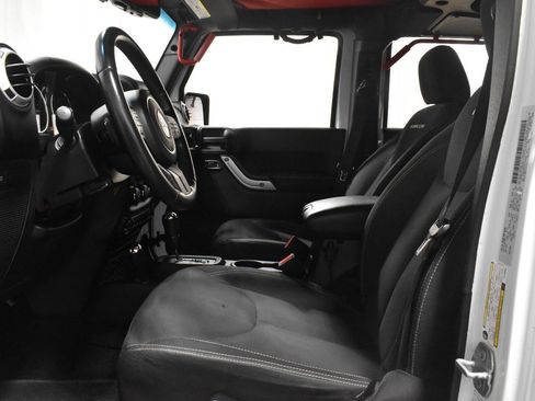 Used 2015 Jeep Wrangler Unlimited Rubicon w/ Connectivity Group image 3