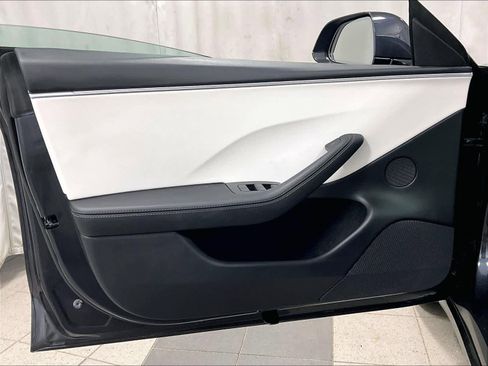 Used 2025 Tesla Model 3 Long Range image 9