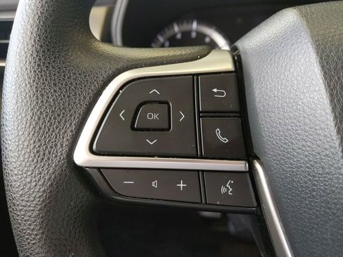 Used 2022 Toyota Highlander L FWD image 18