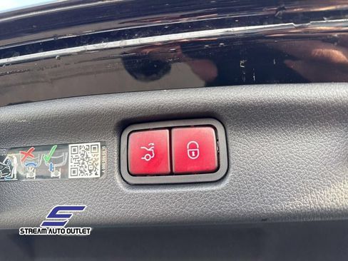 Used 2025 Mercedes-Benz C 300 4MATIC Sedan image 35