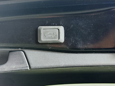 Used 2019 Toyota RAV4 XLE Premium w/ Advanced Technology Package FWD image 30