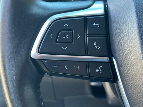 Used 2021 Toyota Highlander LE AWD/4WD image 38