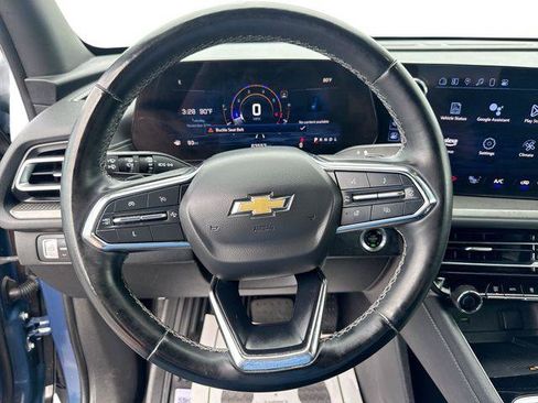 Used 2024 Chevrolet Traverse LT FWD image 11