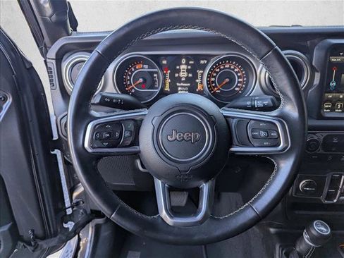 Used 2018 Jeep Wrangler Unlimited Sahara image 12