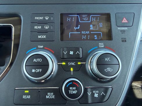 Used 2017 Toyota Sienna SE Premium image 43