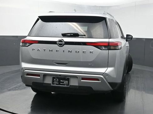 Used 2024 Nissan Pathfinder SL image 3