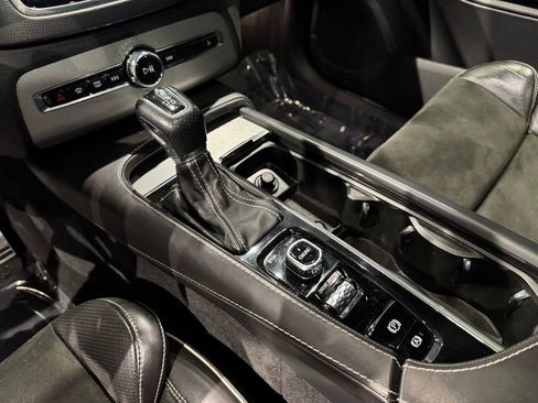 Used 2017 Volvo XC90 T5 R-Design image 14