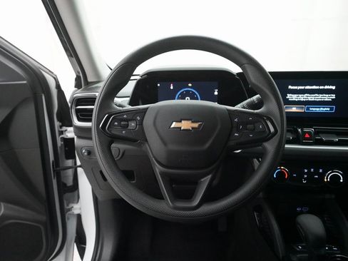 Used 2025 Chevrolet TrailBlazer LT image 4