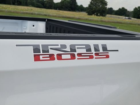New 2026 Chevrolet Silverado 1500 Custom Trail Boss w/ LPO, Dark Essentials Package AWD/4WD image 6