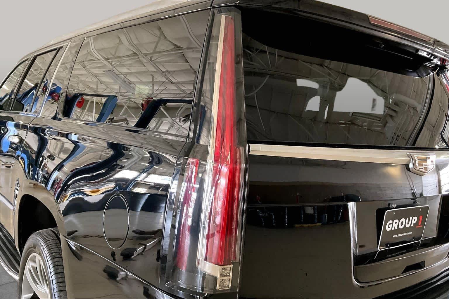 Used 2016 Cadillac Escalade ESV Luxury AWD/4WD image 26