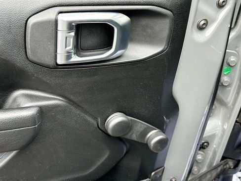 Used 2022 Jeep Gladiator Sport image 19