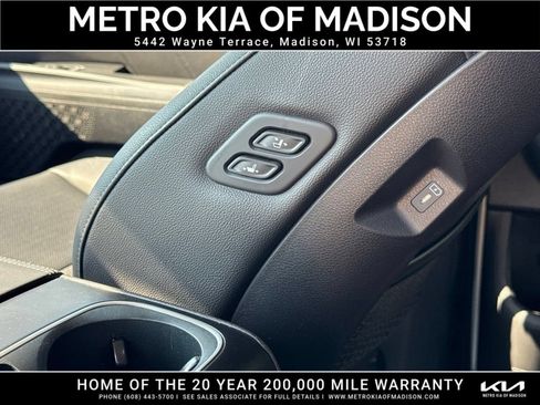 Used 2025 Kia Carnival SX Prestige FWD image 29