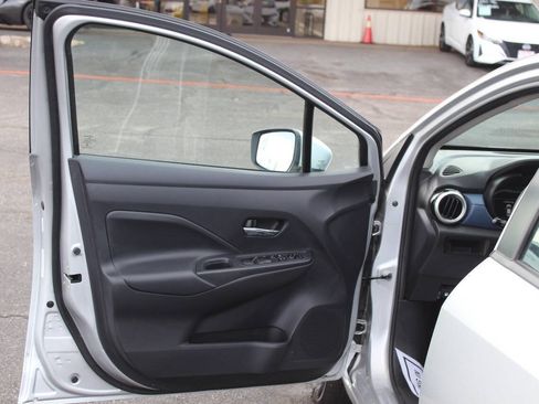 Used 2025 Nissan Versa SV FWD image 17